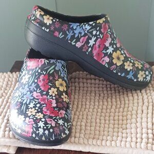 NWOT TOTES GARDEN CLOGS size 7